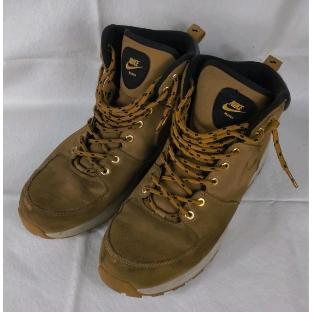 Nike Manoa boots size 11, Leather Haystack Wheat Brown